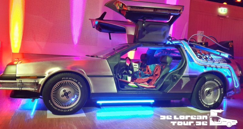 Delorean mit Zeitmaschinen- Heckaufbau & Innenumbauten (2)