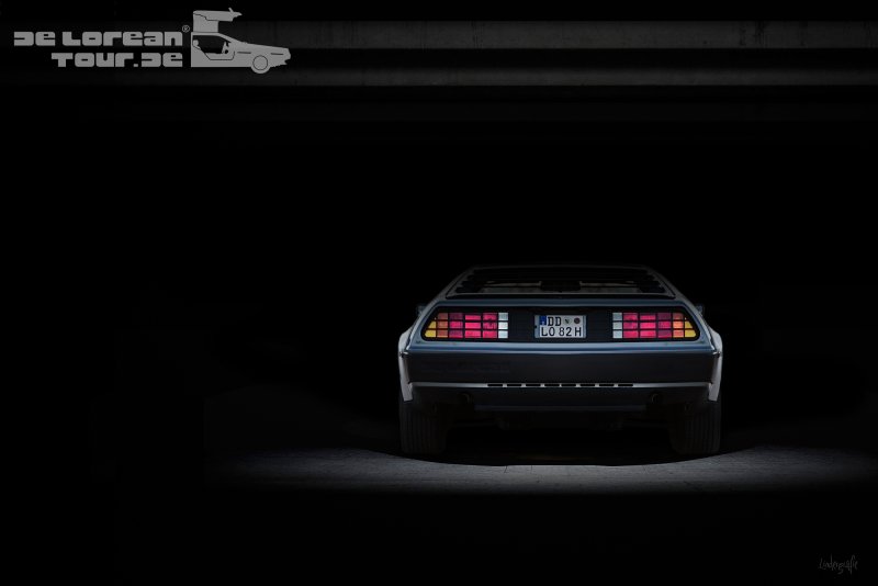 Originaler Delorean DMC 12 mit diversen Filmutensilien (7)