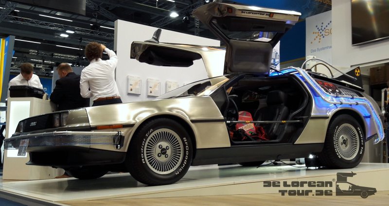 Delorean mit Zeitmaschinen- Heckaufbau & Innenumbauten (8)