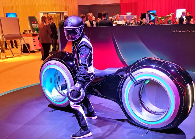 Walking Act Future Hero Cyberspace AI KI Software mieten